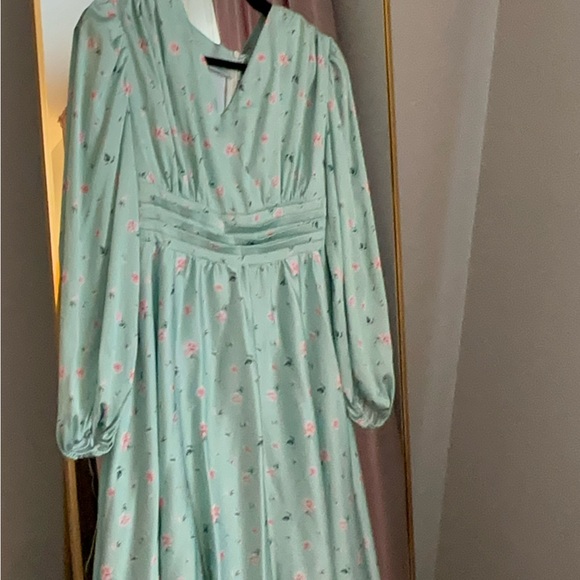 Beautiful Silk Midi Dress - Picture 5 of 9